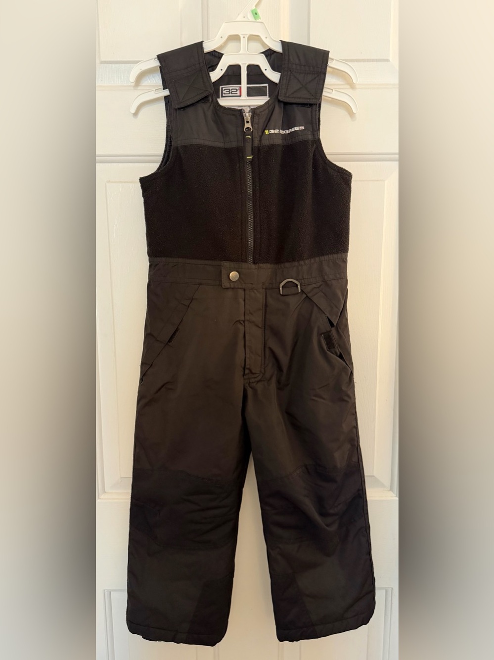 32 Degrees Weatherproof Kids Snow Bibs adjustable straps
Size 5
